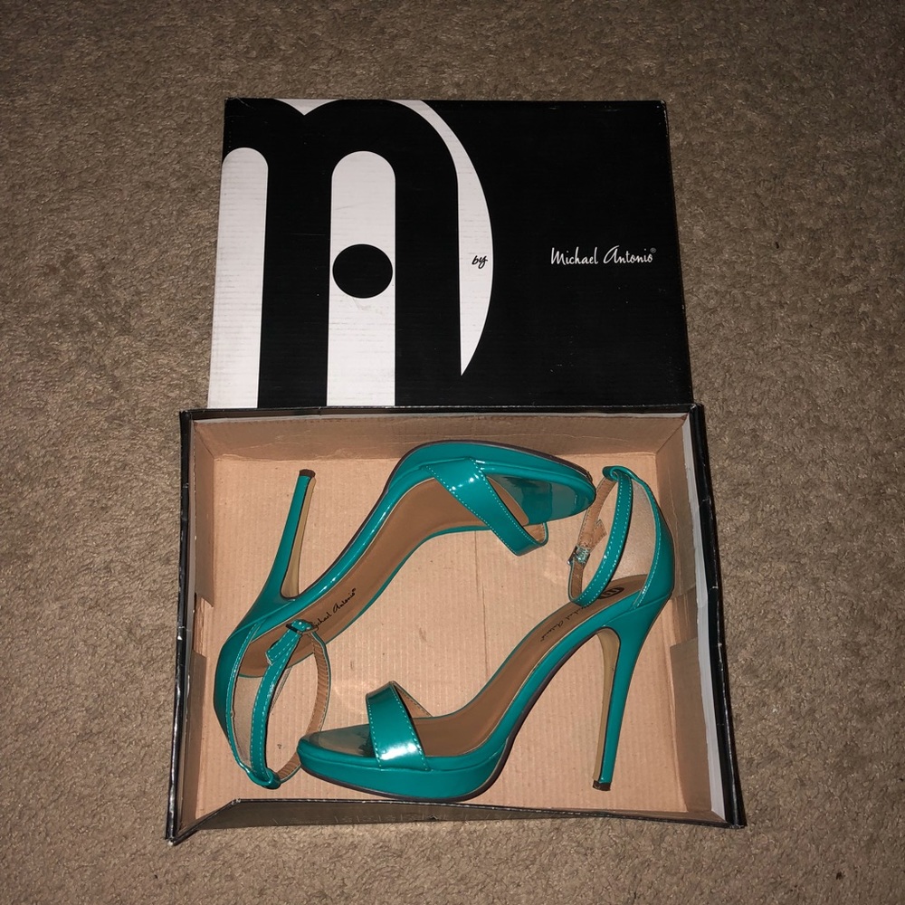 Michael Antonio Teal Green Pumps Size 8